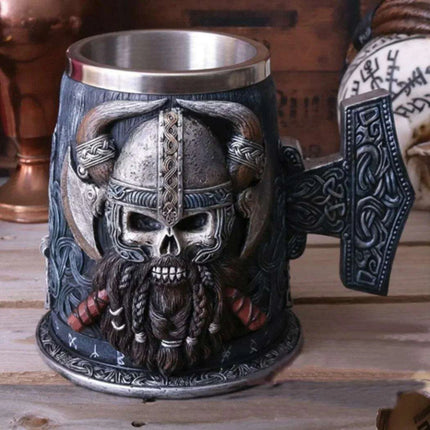 Skull Viking Pirate Tankard: Resin Steel Drinking Vessel & Decor Accent - Très Elite