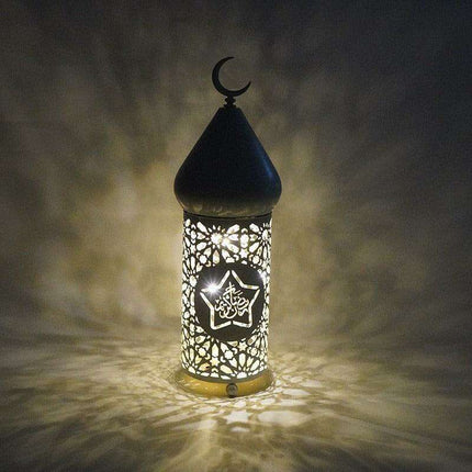 Sleek Iron Lantern: Modern Touch for Eid and Ramadan Festivities - Très Elite