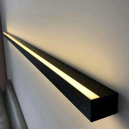 Sleek Scandinavian LED Wall Sconce with Customizable Lighting Options..