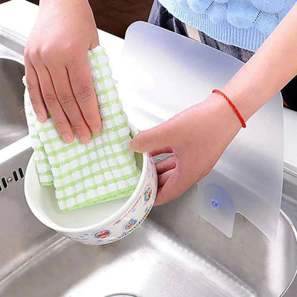 Sleek Splash Shield - Modern Kitchen Splash Guard with Easy Suction Installation - Très Elite