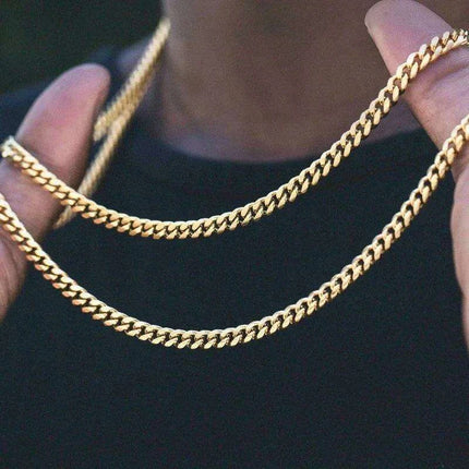 Sleek Urban Style: Men's Black and Gold Stainless Steel Link Necklace - Très Elite