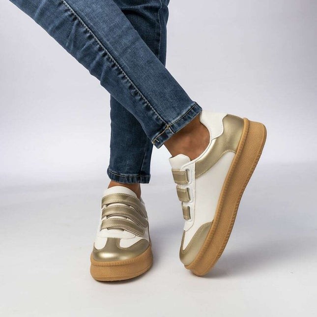 Sneakers model 210606