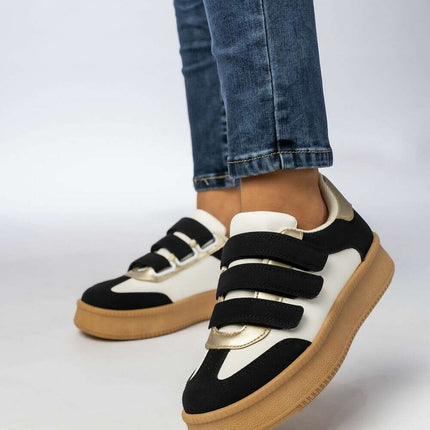 Sneakers model 210609