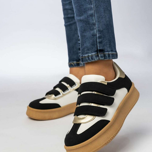 Sneakers model 210609