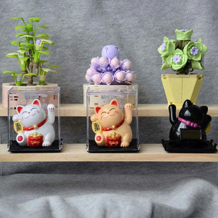 Solar Waving Lucky Cat: Eco-Friendly Maneki Neko for Home and Office Good Fortune - Très Elite