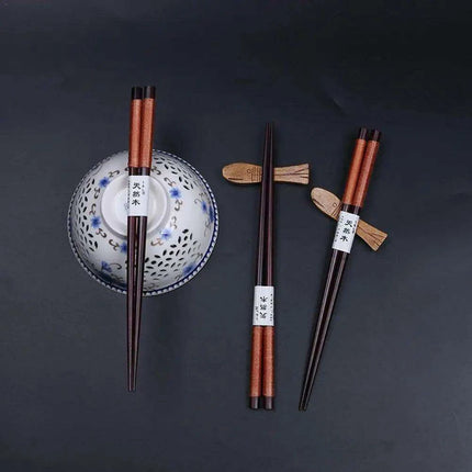 Sophisticated Bamboo Chopsticks Set with Stylish Rack for Elegant Dining Experience - Très Elite