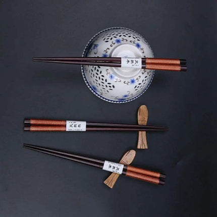 Sophisticated Bamboo Chopsticks Set with Stylish Rack for Elegant Dining Experience - Très Elite