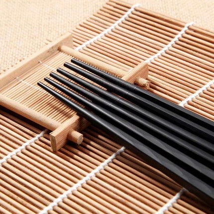 Sophisticated Black Fiberglass Chopsticks - Non-Slip Utensils for Sushi and Asian Dishes - Très Elite