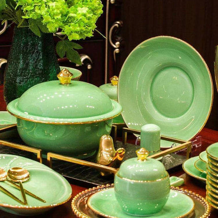 Sophisticated Blue and White Porcelain Dinnerware Set with Opulent Gold Accents - Très Elite