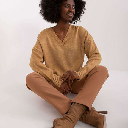 Sophisticated Contemporary Knit Sweater with Timeless Elegance - Très Elite