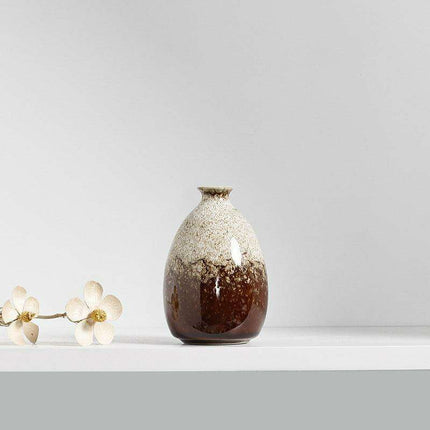 Sophisticated Handcrafted Black-and-White Porcelain Vase - Elevate Your Home Aesthetics - Très Elite