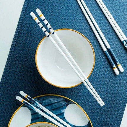 Sophisticated Japanese Porcelain Chopstick Collection - 5 Pairs for an Elevated Dining Experience - Très Elite
