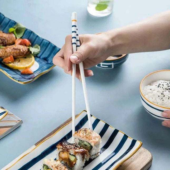 Sophisticated Japanese Porcelain Chopstick Collection - 5 Pairs for an Elevated Dining Experience - Très Elite