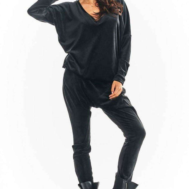 Sophisticated Polish-Inspired V-Neck Sweatshirt for Effortless Elegance