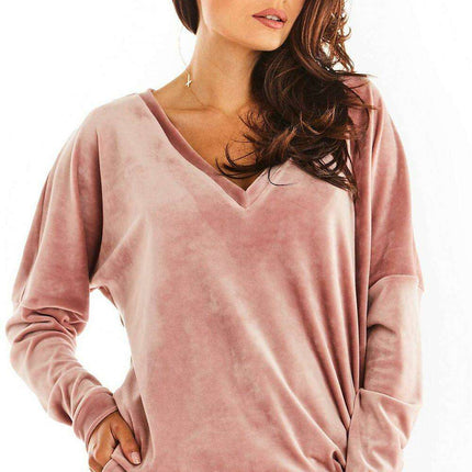 Sophisticated Polish-Inspired V-Neck Sweatshirt for Effortless Elegance