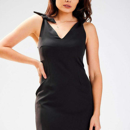 Sophisticated Polish-Made Daydress with Stylish Shoulder Accents