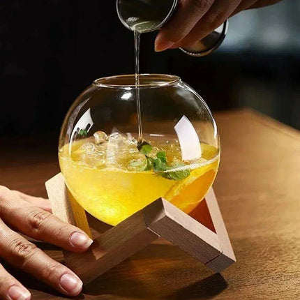 Sophisticated Round Cocktail Glass with Elegant Wooden Stand - Ideal for Creative Drinks and Smoothies - Très Elite