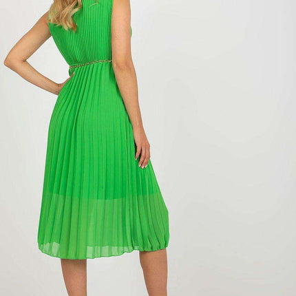 Sophisticated Sleeveless Dress With Waist Chain And Pleats - Très Elite