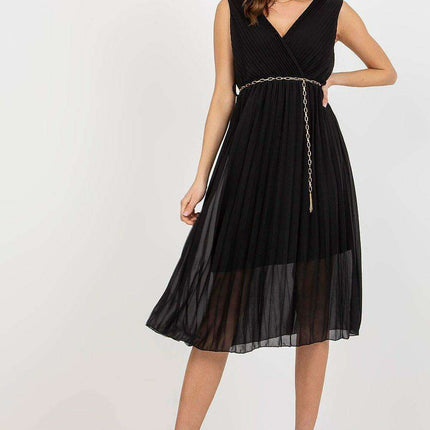 Sophisticated Sleeveless Dress With Waist Chain And Pleats