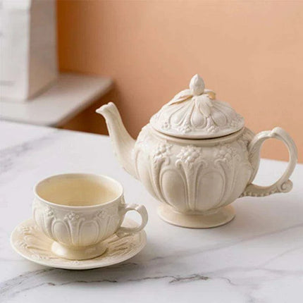 Sophisticated Tea Set: Handcrafted Ceramic Teapot and Mugs Ensemble - Très Elite