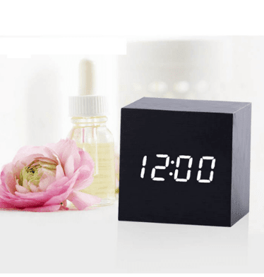 Sophisticated Voice-Activated LED Clock with Wood Grain Finish and Temperature Display - Très Elite