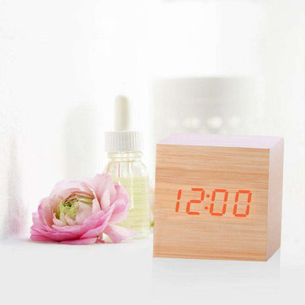 Sophisticated Voice-Activated LED Clock with Wood Grain Finish and Temperature Display - Très Elite
