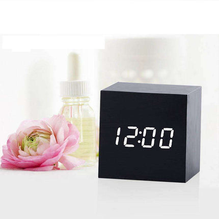 Sophisticated Voice-Activated LED Clock with Wood Grain Finish and Temperature Display - Très Elite