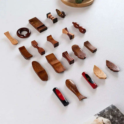 Sophisticated Wooden Japanese Chopstick Holder for Elevated Dining Experience - Très Elite