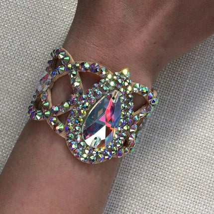 Sparkling Elegance Rhinestone Drop Bracelet: Handcrafted Jewelry for Women with Complimentary Shipping - Très Elite