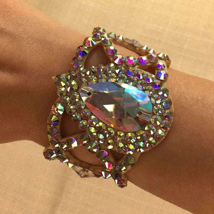 Sparkling Elegance Rhinestone Drop Bracelet: Handcrafted Jewelry for Women with Complimentary Shipping - Très Elite