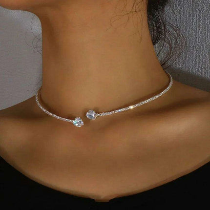 Sparkling Heart-Shaped Open Collar Choker Necklace for Women - Chic and Stylish Jewelry Accessory - Très Elite