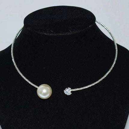 Sparkling Heart-Shaped Open Collar Choker Necklace for Women - Chic and Stylish Jewelry Accessory - Très Elite
