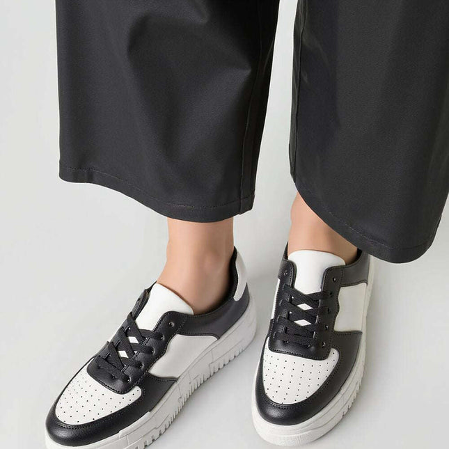 Sport Shoes model 210208