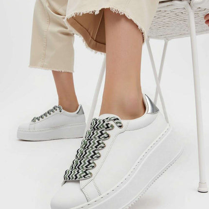 Sport Shoes model 210229 - Très Elite