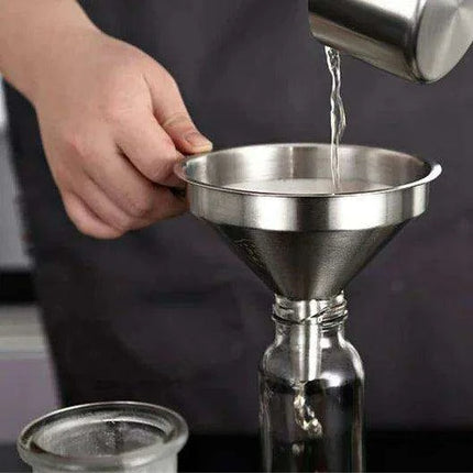 Stainless Steel Canning Funnel with Removable Strainer for Effortless Liquid Transfer and Preservation - Très Elite