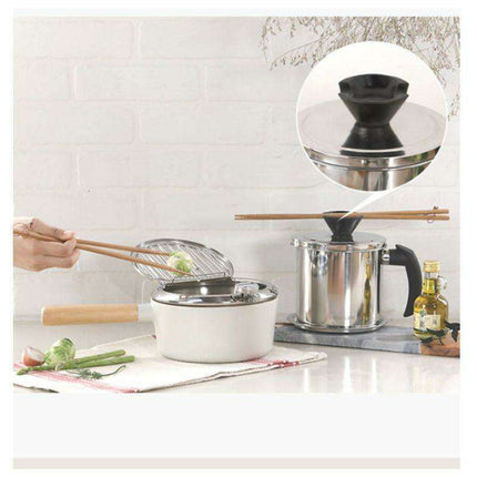 Stainless Steel Oil Pouring Jug - 1.3L - Très Elite