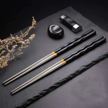 Stylish Anti-Slip Stainless Steel Chopsticks for Sushi and Asian Dishes - Ideal for Home and Restaurant Use - Très Elite