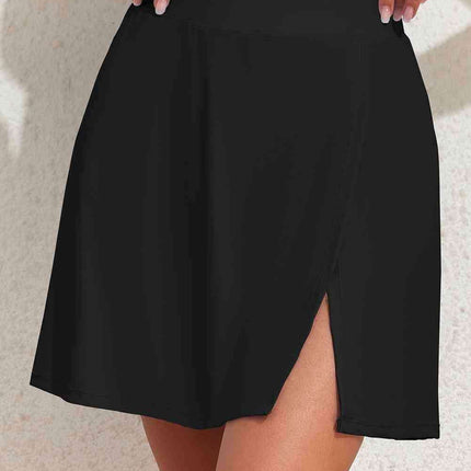Stylish Beach Skirt with Trendy Slit and Practical Pockets