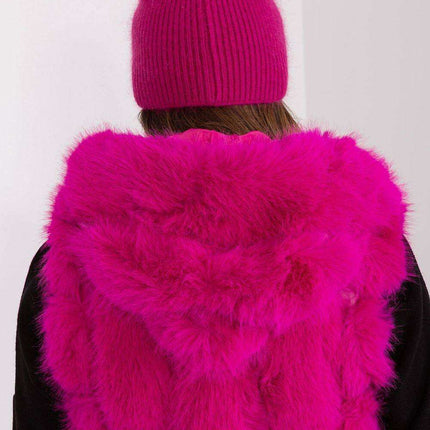 Stylish Braided Winter Hat with Eye-Catching Front Accent - Très Elite