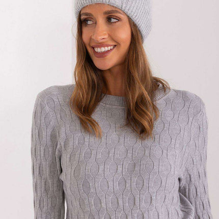 Stylish Braided Winter Hat with Eye-Catching Front Accent - Très Elite