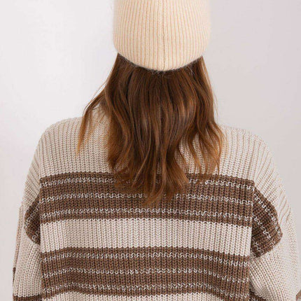 Stylish Braided Winter Hat with Eye-Catching Front Accent - Très Elite