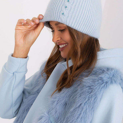 Stylish Braided Winter Hat with Eye-Catching Front Accent - Très Elite