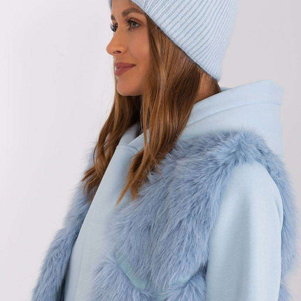 Stylish Braided Winter Hat with Eye-Catching Front Accent - Très Elite