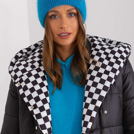 Stylish Braided Winter Hat with Eye-Catching Front Accent - Très Elite