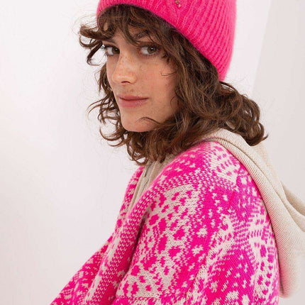 Stylish Braided Winter Hat with Eye-Catching Front Accent - Très Elite