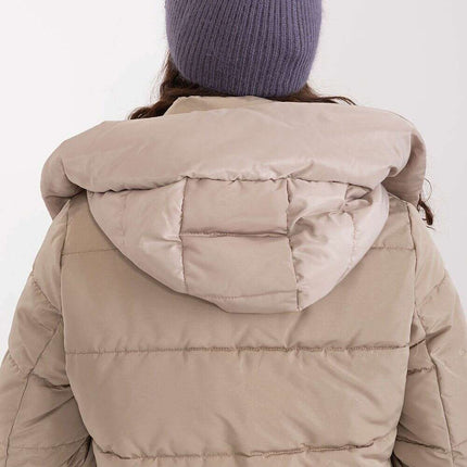 Stylish Braided Winter Hat with Eye-Catching Front Accent - Très Elite