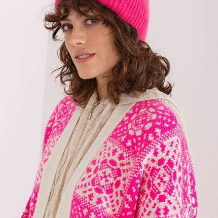 Stylish Braided Winter Hat with Eye-Catching Front Accent - Très Elite