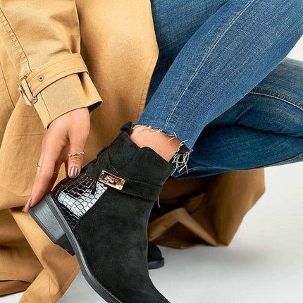 Stylish Eco-Friendly Winter Boots with Patent Accents and Cozy Fur Interior - Très Elite