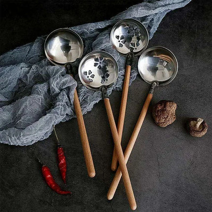 Stylish Long-Handled Japanese Wooden Ladle - Perfect for Soups and Hot Pot - Très Elite