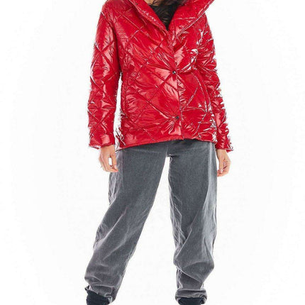 Stylish Quilted Jacket with Chic Button Closure and Elegant Collar - Très Elite